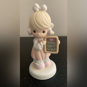 Vintage Precious Moments Sharing Begins In The Heart Figurine 
520861 Enesco